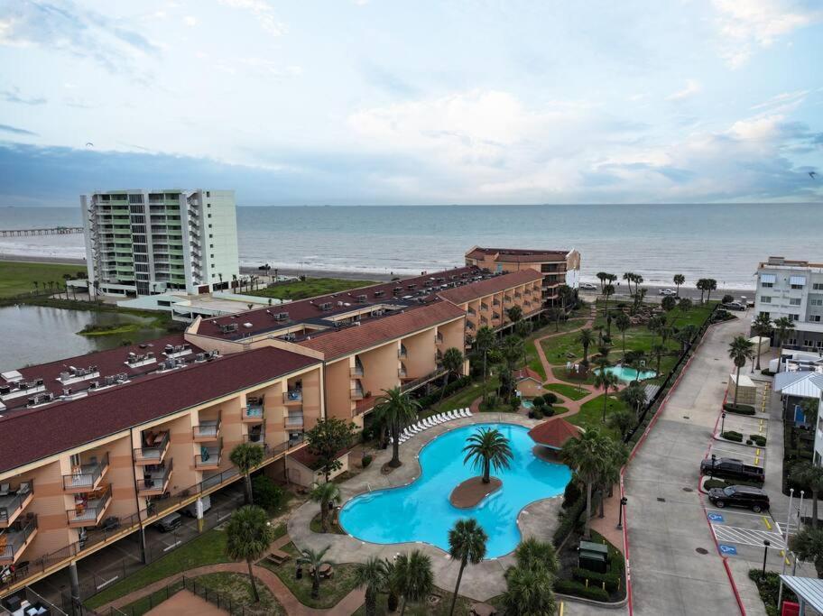 Baca Beach Escape I - 3 Pools - Pet Friendly 加尔维斯敦 外观 照片