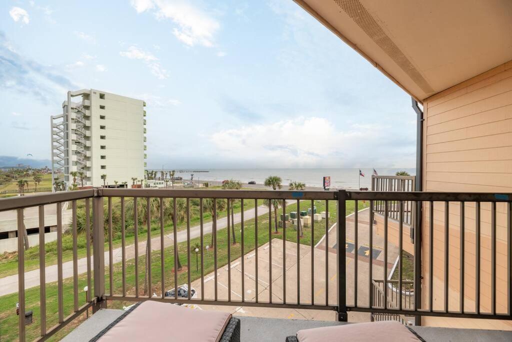 Baca Beach Escape I - 3 Pools - Pet Friendly 加尔维斯敦 外观 照片