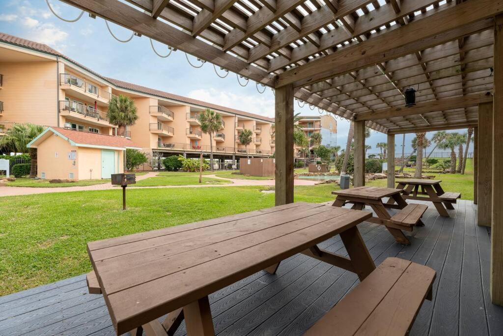 Baca Beach Escape I - 3 Pools - Pet Friendly 加尔维斯敦 外观 照片